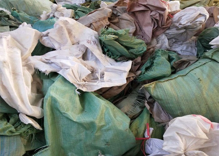 Waste woven bags for pyrolysis plant